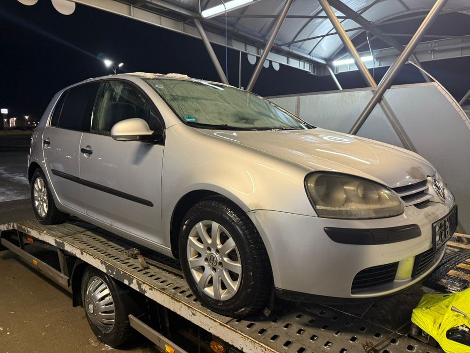 Dezmembrez vw golf 5 1.6 fsi 2008