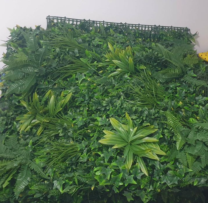 2 lustre / 5 m2 de panou artificial frunze