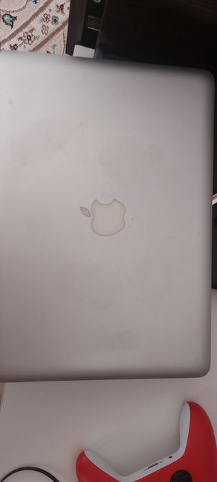 MacBook  старый.