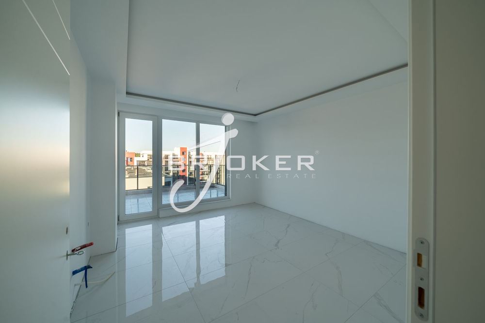 Продава се Многостаен апартамент в Кърджали, Център - 299 кв.м за 1004 €/кв.м - Снимка #10