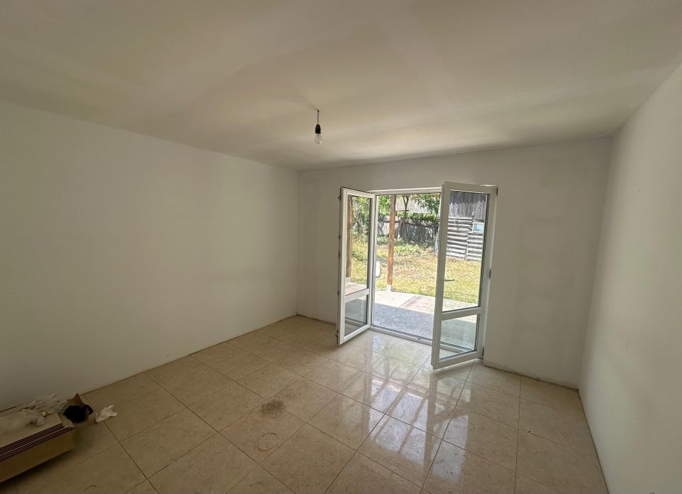 Casă P+M cu 2.400 mp teren intravilan, două deschideri la stradă – Tătăruși, Iași