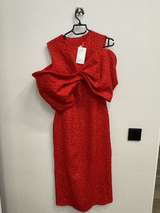 Красное платье с бантом