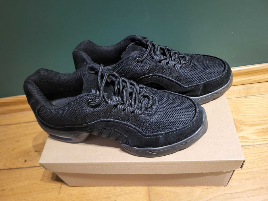 Обувки за танци / Маратонки за народни танци