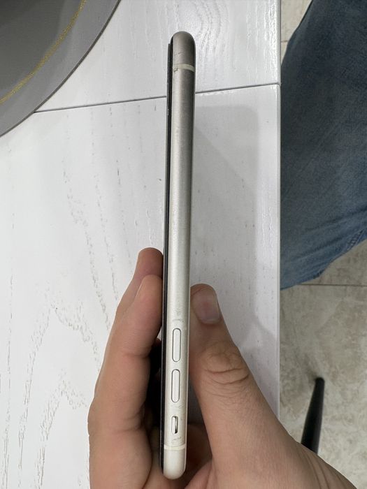 iphone 11 128 gb 74 родной акб,есть царапины