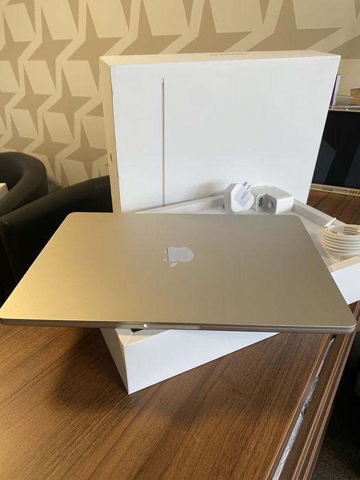 MacBook Air 15-inch/ 256 Gb / Starlight