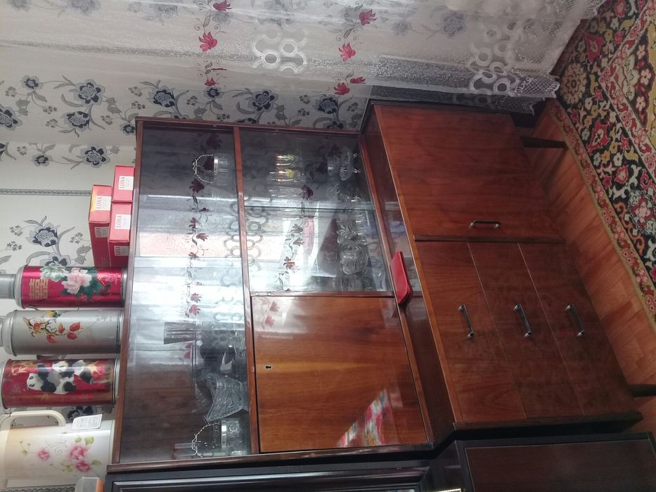 Продам сервант посудный