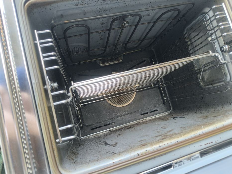 Фурна с плот за вграждане Miele