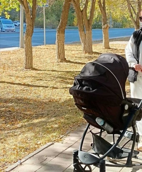 Продам коляску, БУ в хорошем состоянии, чёрного цвета, TOMIX