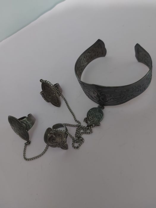 Браслет с кольцами