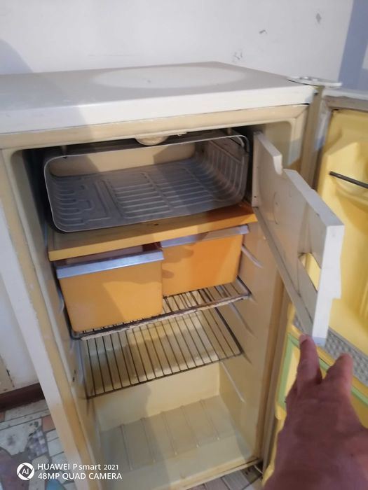 Музлаткич ишлидиган холатда эшиги узиники эмас алмашган