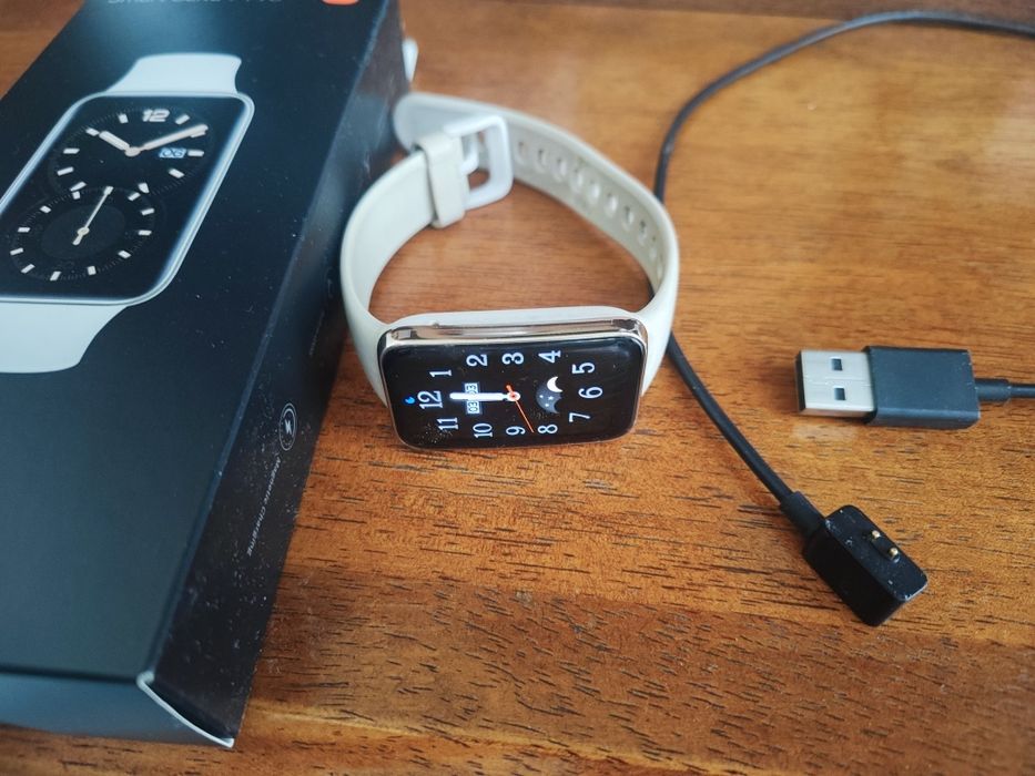 Продам часы Xiaomi Smart Band 7 Pro