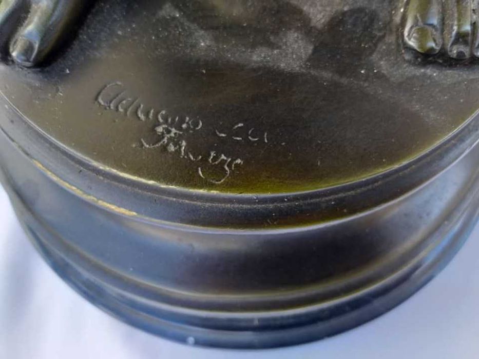 Statuie de colectie din bronz semnata