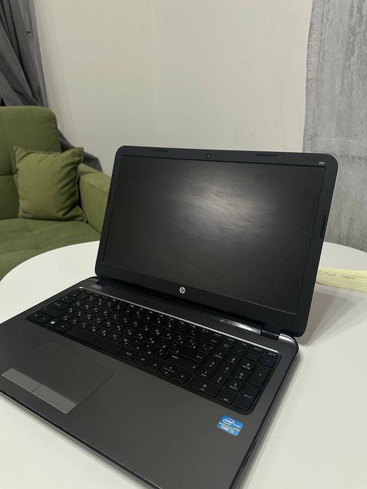 Ноутбук HP старинкий но сильный быстрый