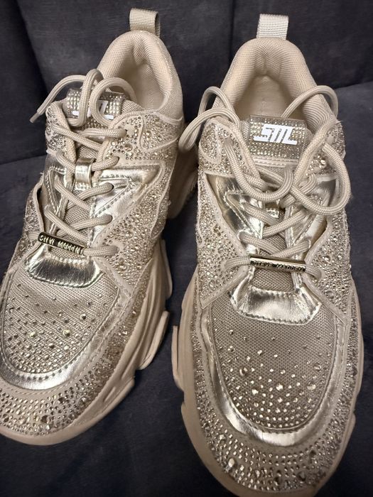 Сникърси steve madden