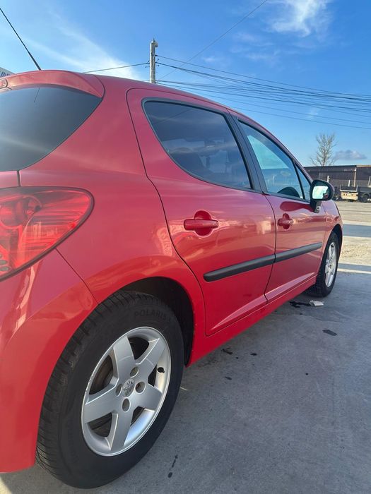Vând Peugeot 207