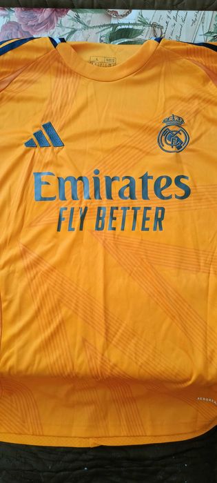 Продавам оригинална тениска Adidas Реал Мадрид