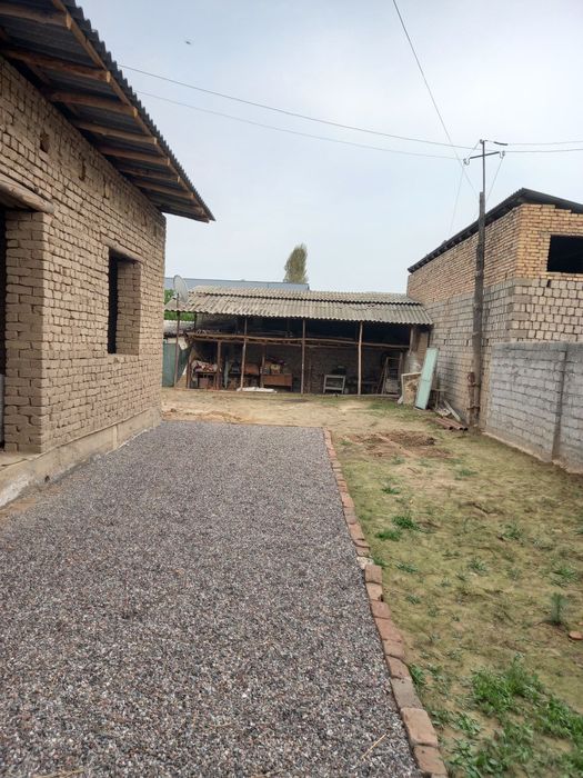 Uy Sotiladi yarim tayyor uy