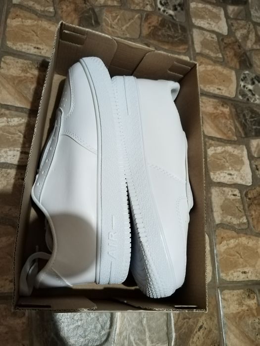 Чисто нови дамски маратонки