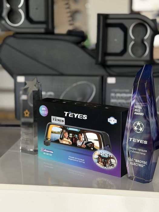 Q10 PRO registrator Teyes 3х камерный перед зад салон