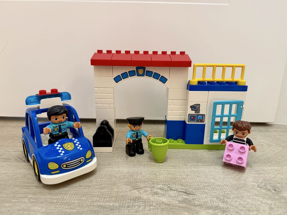 Set Lego duplo “Sectia de politie”