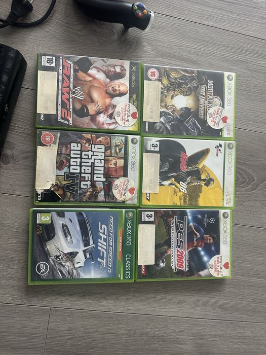 Vand Xbox360 cu controllere!