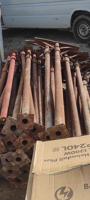 Popi și schela de închiriat