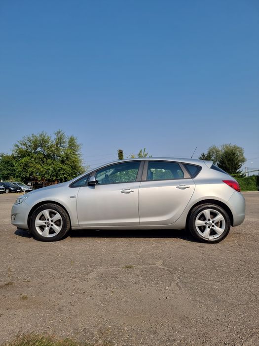 Opel Astra~1.7CDTi(Diesel)~110 CP~2011 ~Euro 5