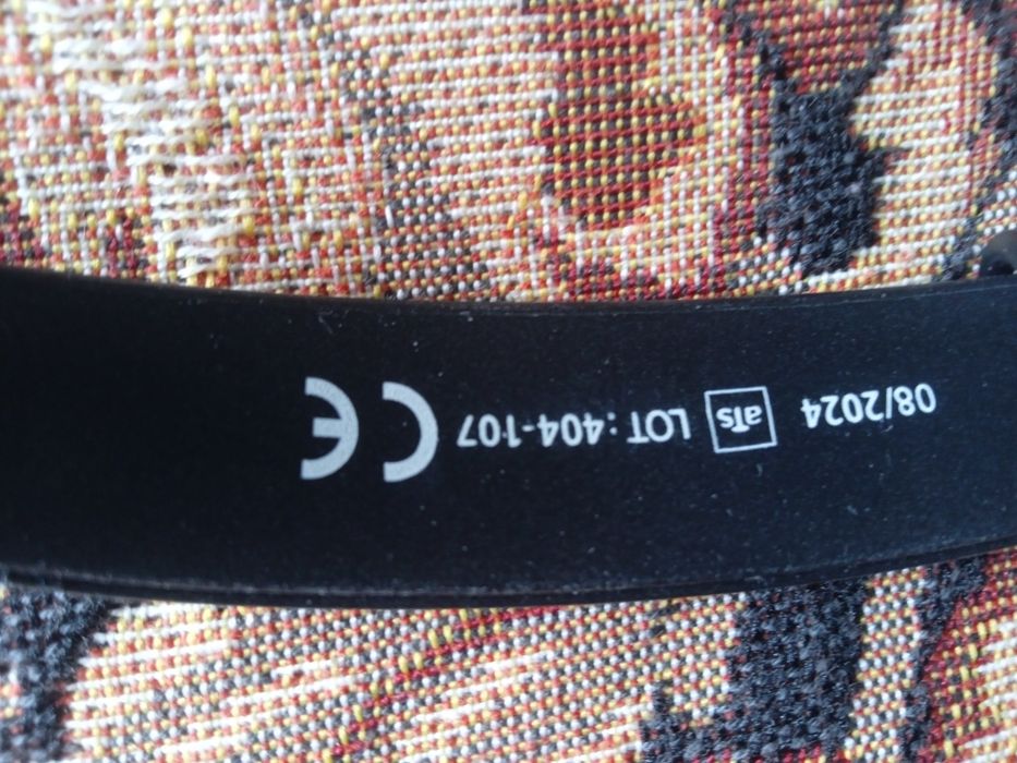 Продавам слушалки.