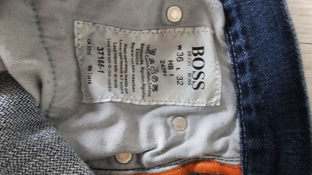 Джинсы Hugo Boss