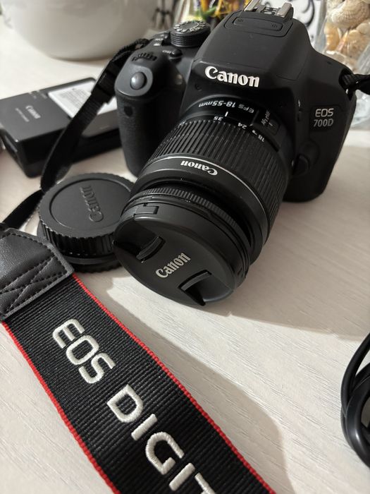 Фотоаппарат Canon EOS700D