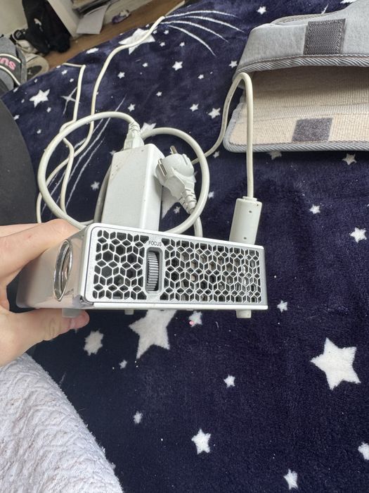 Vand video projectot LG VAND URGENT!!!