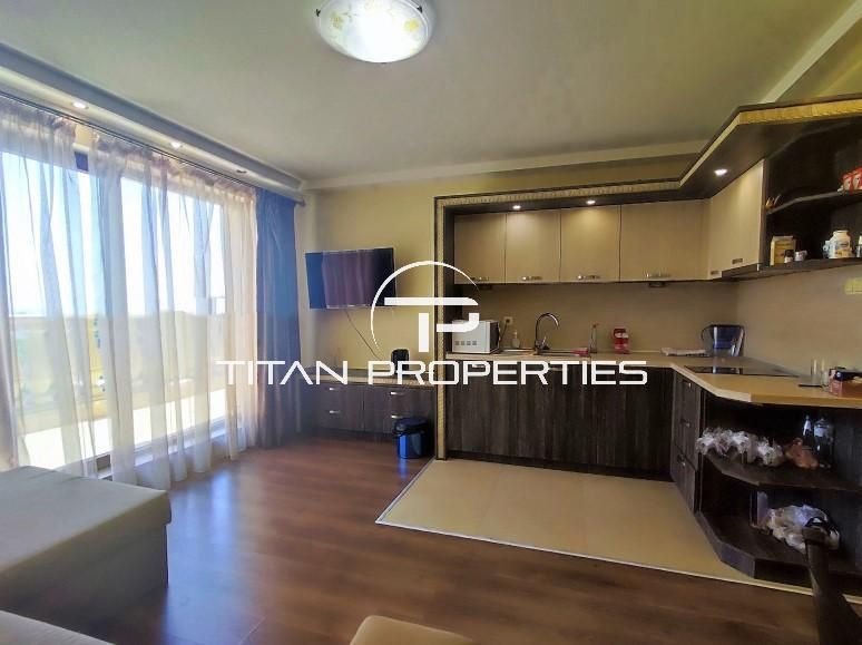 Дава се под наем Тристаен апартамент в Варна, Център - 140 кв.м за 1000 € - Снимка #2