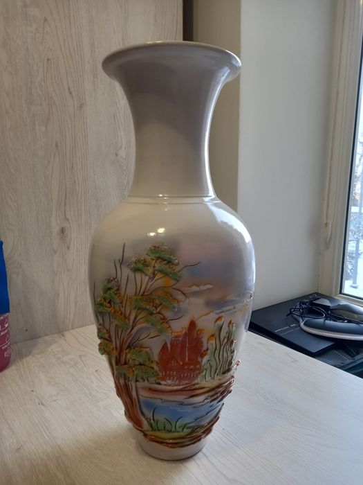 Продам напольную вазу