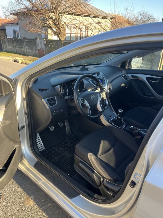 Hyundai Elantra 2012