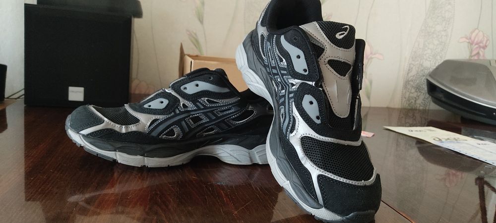 Кроссовки ASICS (оригинал)
Заказывал для себя, но не подошёл размер.
Н