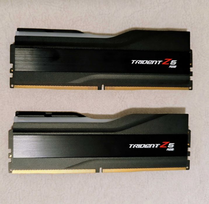 Pам Памет 32GB DDR5 6400MHz (2x16GB)  CL32 G.SKILL Trident Z5 RGB