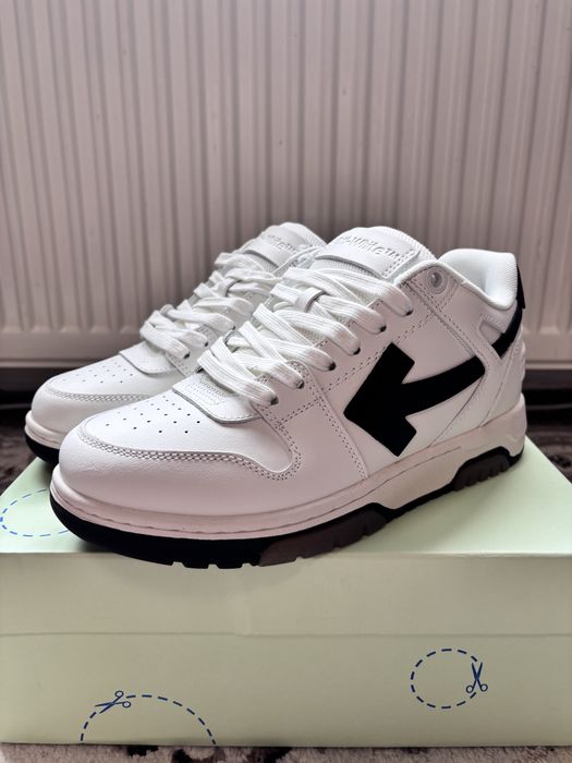 Off White Out of Office, marimea 42, ideali pentru un cadou special