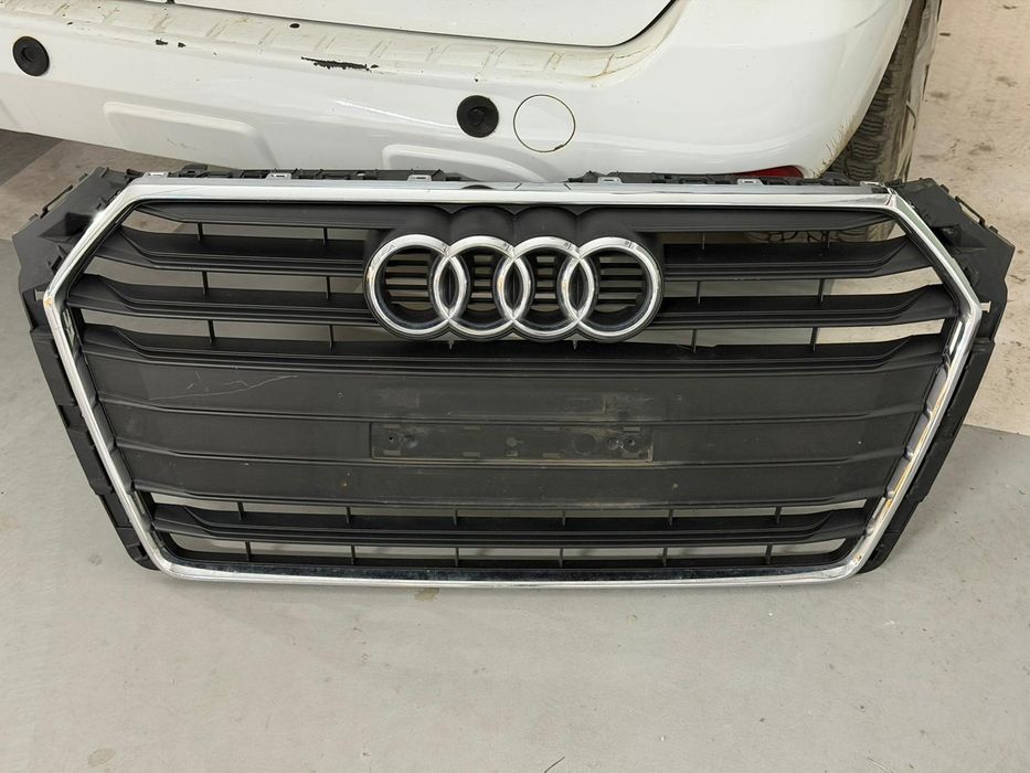 Grila centrala Audi A4 B9