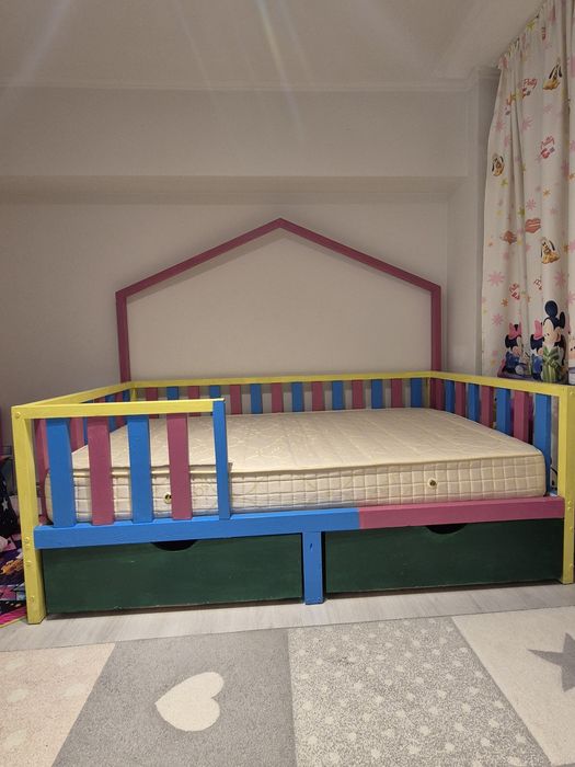 Vând pat tip căsuța