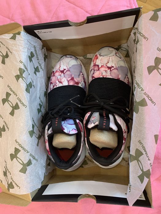 Дамски  маратонки Under Armour, N 37/ EUR  38,5 , стелка - 24,5 см.