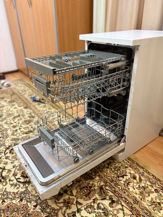 Продам посудомоечную машину