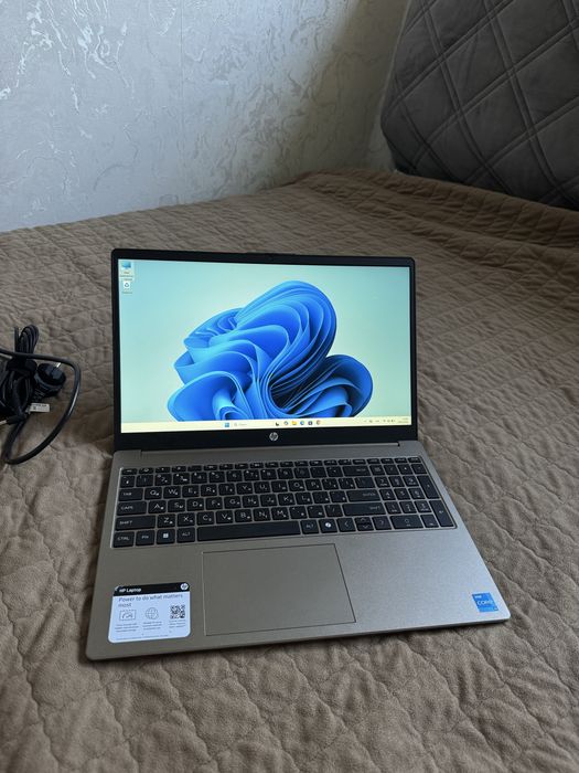 Сенсорный ноутбук HP core i3