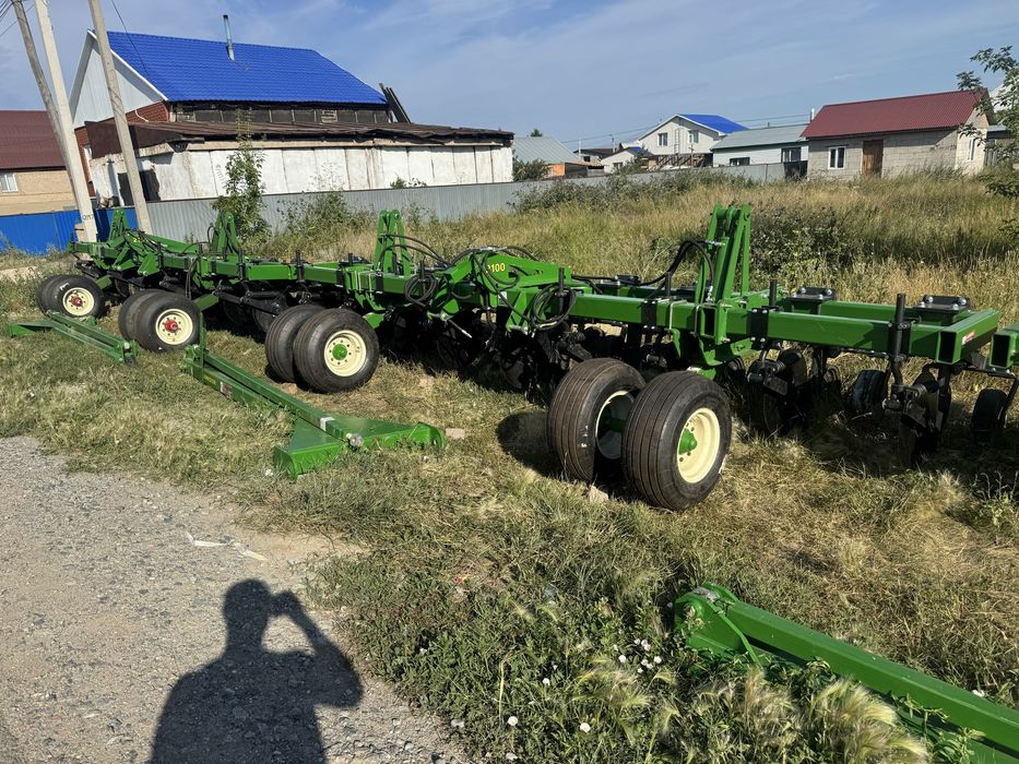 Продам щелеватель John deere 2100