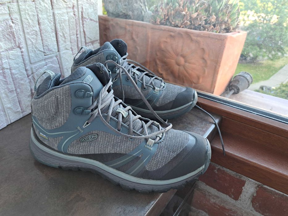 мъжки зимни обувки,боти,туристически,ном40,KEEN