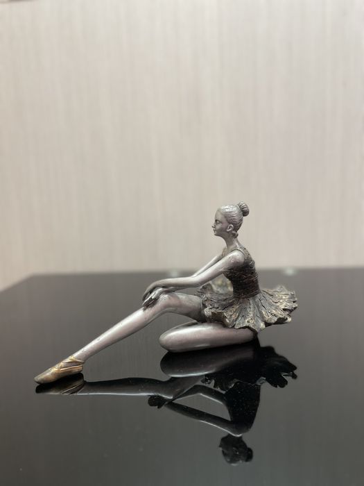 Балерина статуетка