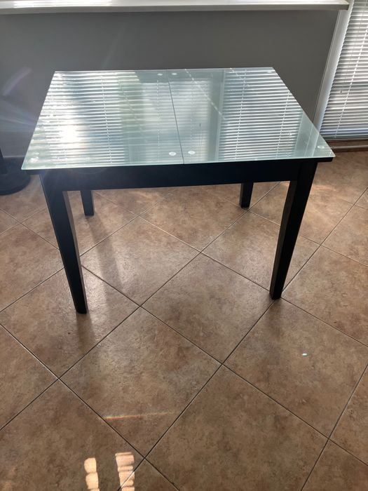 Кухненска маса за хранене