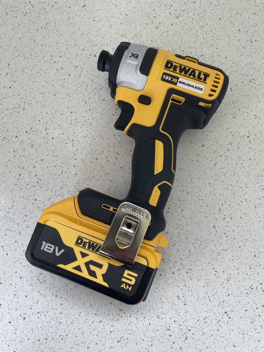 DeWALT DCF 887 XR. Impact Cu Bit. Combo Cu Baterie de 5Ah, Original Nou.