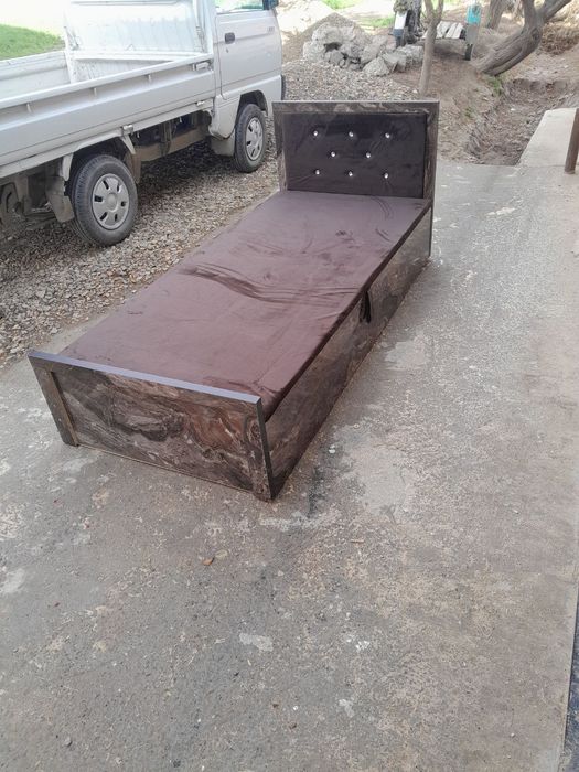 Bir kishilik divancha