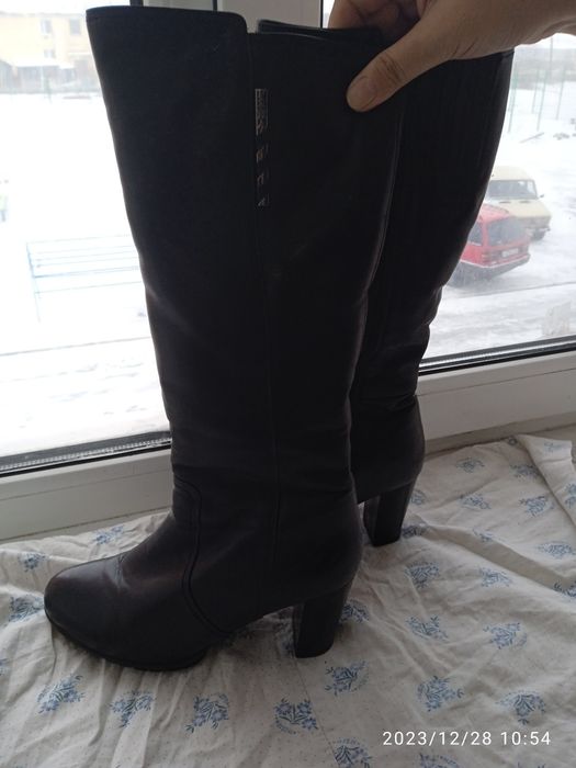 Продам кожаные сапоги