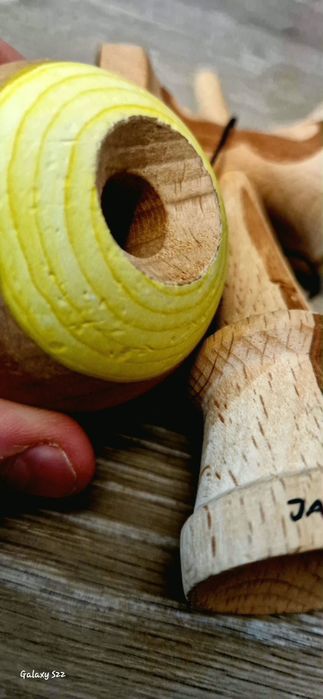 kendama Jacob acrobat semnată de XREMUS